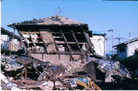 повреждение стен в результате землетрясения на Камчатке в 1958